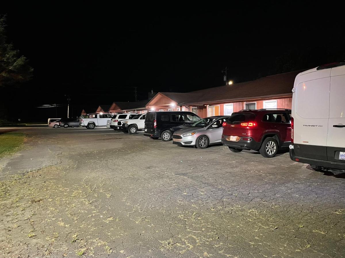 Pine Valley Motel Spruce Pine Ngoại thất bức ảnh