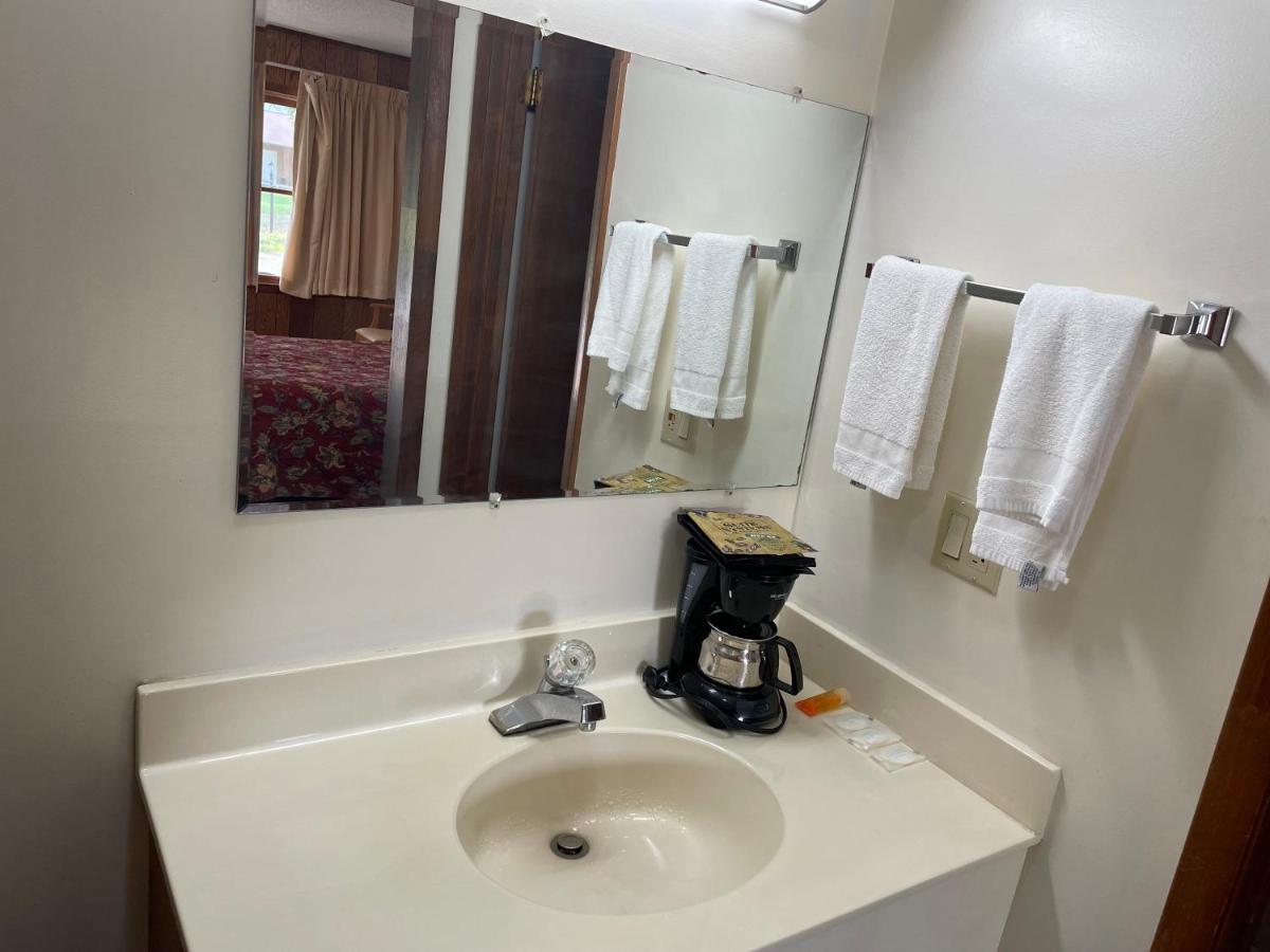 Pine Valley Motel Spruce Pine Ngoại thất bức ảnh