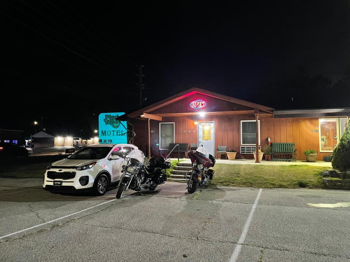 Pine Valley Motel Spruce Pine Ngoại thất bức ảnh